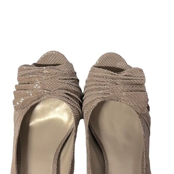 Moda Spana Snakeskin Heels Texture Gathered Fabric Top Peep Toe Rubber Size 9.5 - Picture 7 of 13